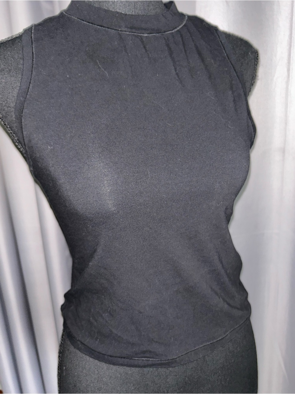 Yogalicious Airlite Melissa Crop Tank Top. Womens medium. Black